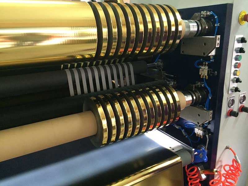 分切機(jī)的工作原理、應(yīng)用場(chǎng)景以及如何提升其生產(chǎn)效率